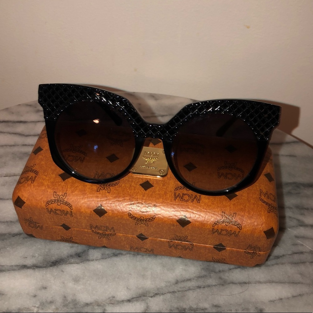 ❌SOLD OUT❌ MCM Black Sunglasses - Picture 2 of 8